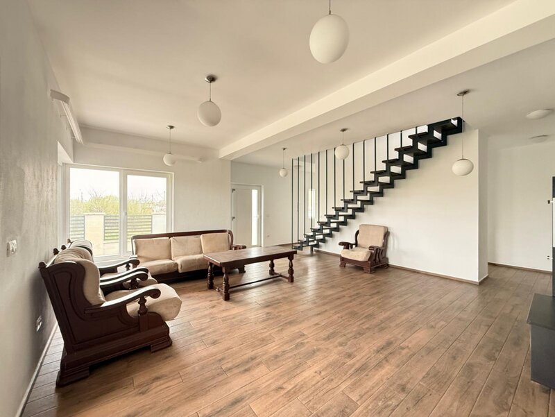 Casa individuala de vanzare in Sacalaz, suprafata totala 221 mp