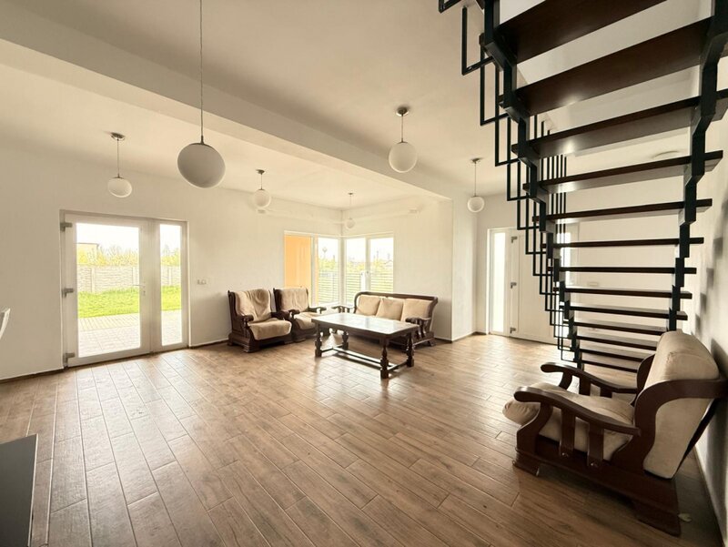 Casa individuala de vanzare in Sacalaz, suprafata totala 221 mp