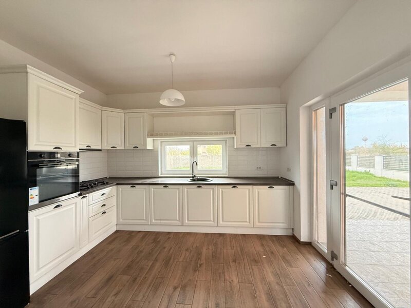 Casa individuala de vanzare in Sacalaz, suprafata totala 221 mp