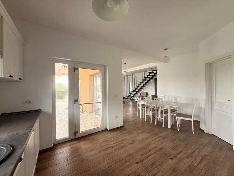 Casa individuala de vanzare in Sacalaz, suprafata totala 221 mp